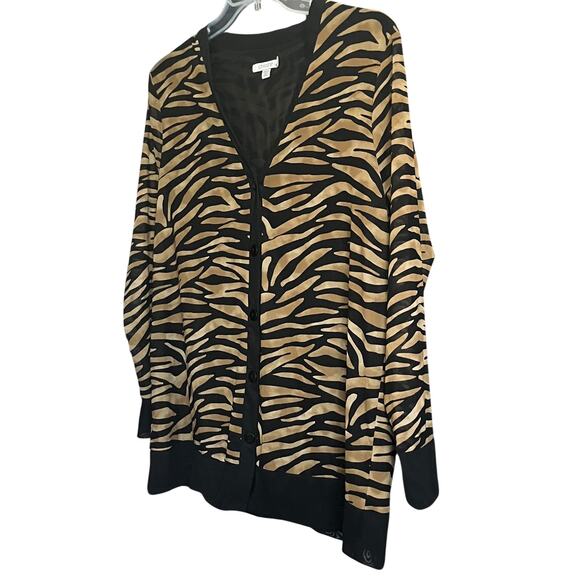 CHICO’S LONG SLV BUTTON-UP V-NECK BLOUSE, US XL(CHICO'S 3), BLACK & GOLD, ANIMAL - Picture 4 of 11